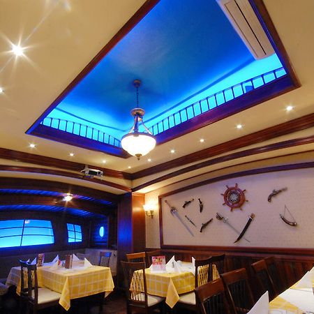 Kaloz Fregatt Panzio & Etterem Otel Tata Dış mekan fotoğraf