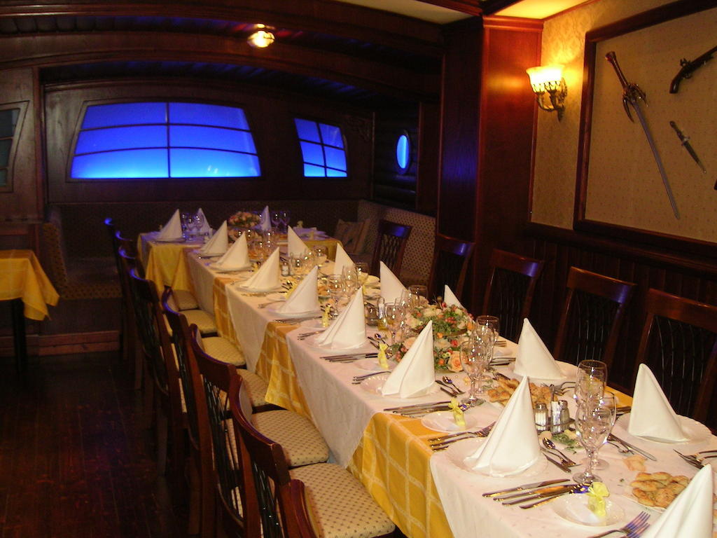 Kaloz Fregatt Panzio & Etterem Otel Tata Dış mekan fotoğraf