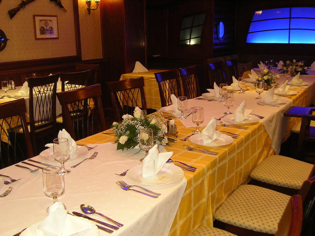 Kaloz Fregatt Panzio & Etterem Otel Tata Dış mekan fotoğraf