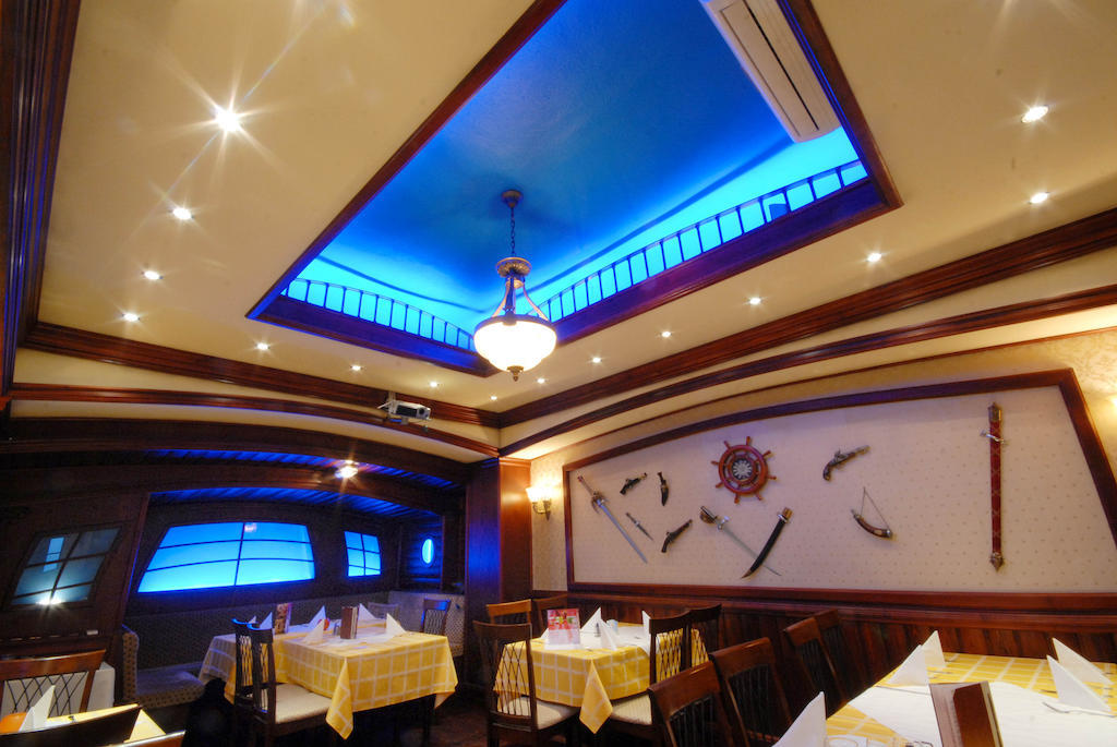 Kaloz Fregatt Panzio & Etterem Otel Tata Dış mekan fotoğraf