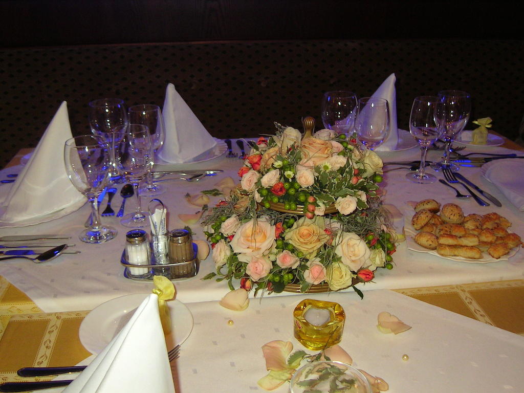 Kaloz Fregatt Panzio & Etterem Otel Tata Dış mekan fotoğraf