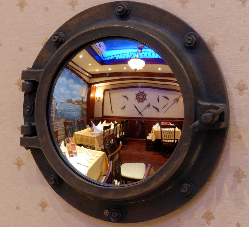 Kaloz Fregatt Panzio & Etterem Otel Tata Dış mekan fotoğraf