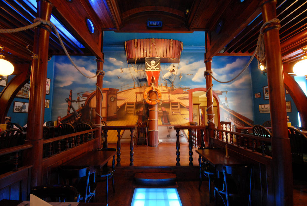 Kaloz Fregatt Panzio & Etterem Otel Tata Dış mekan fotoğraf