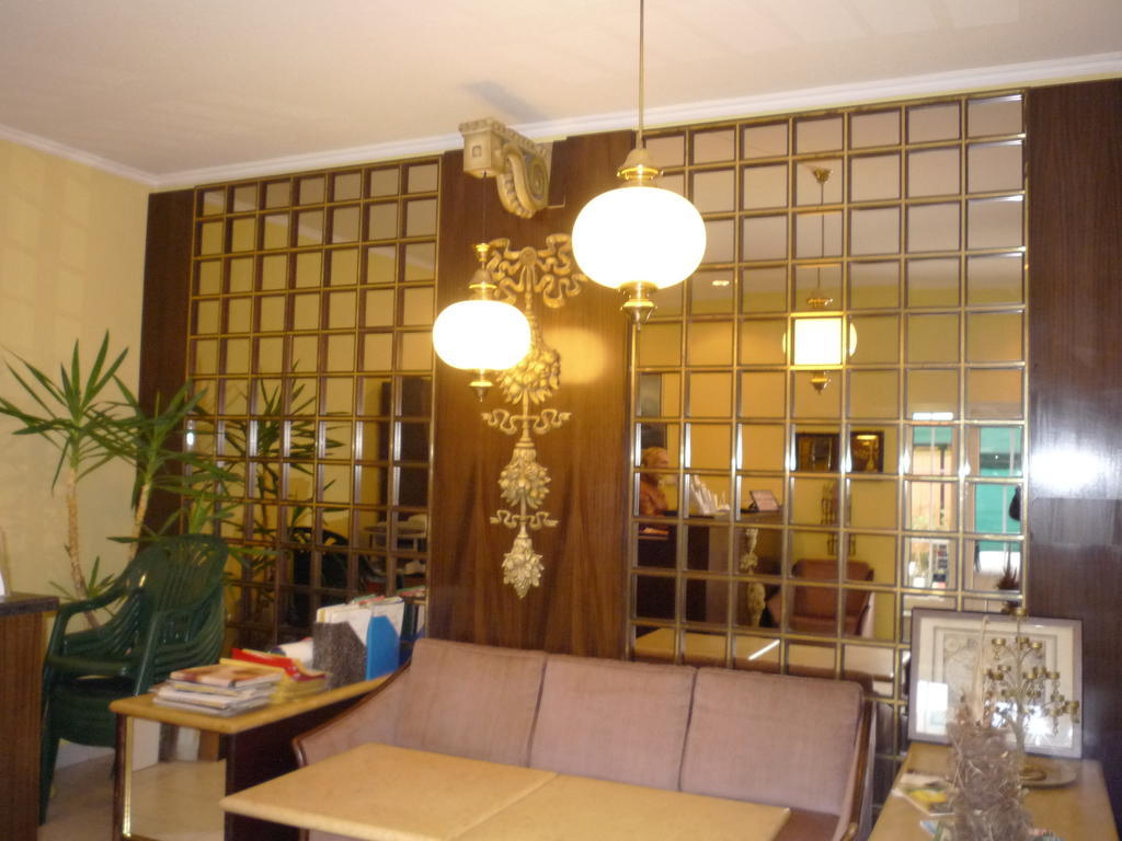 Kaloz Fregatt Panzio & Etterem Otel Tata Dış mekan fotoğraf
