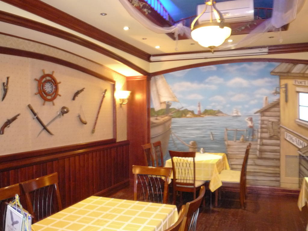 Kaloz Fregatt Panzio & Etterem Otel Tata Dış mekan fotoğraf